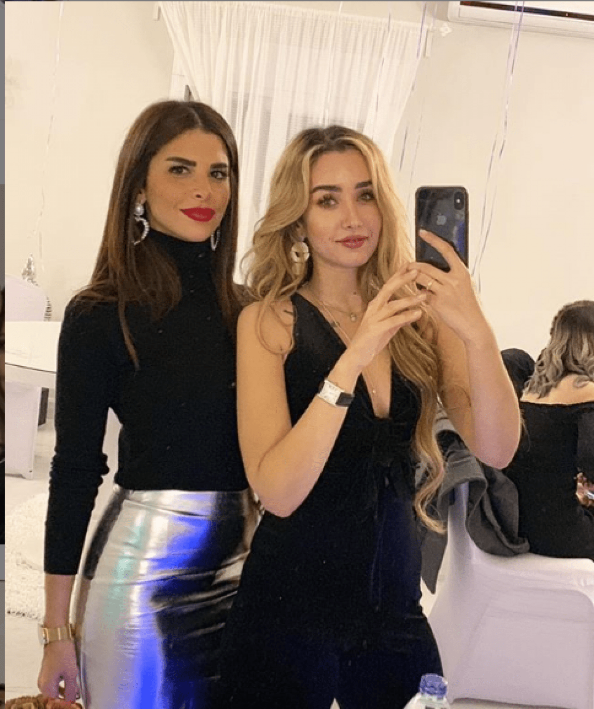  هنا الزاهد تنشر صورة مع زوجة كريم فهمى 