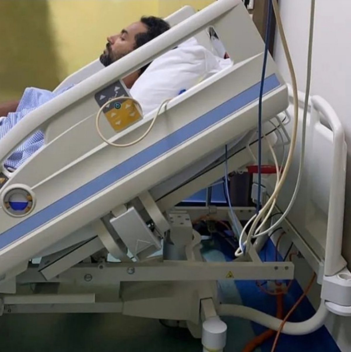 إصابة كريم فهمي بجلطتين في الرئة