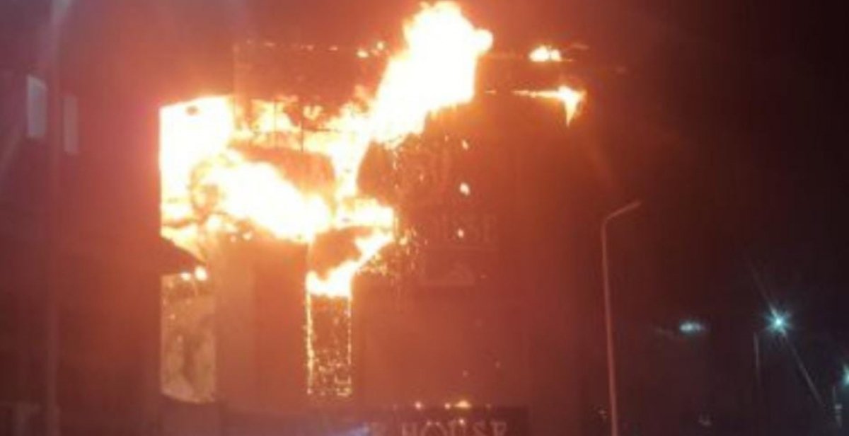 حريق هائل في مول بدمنهور