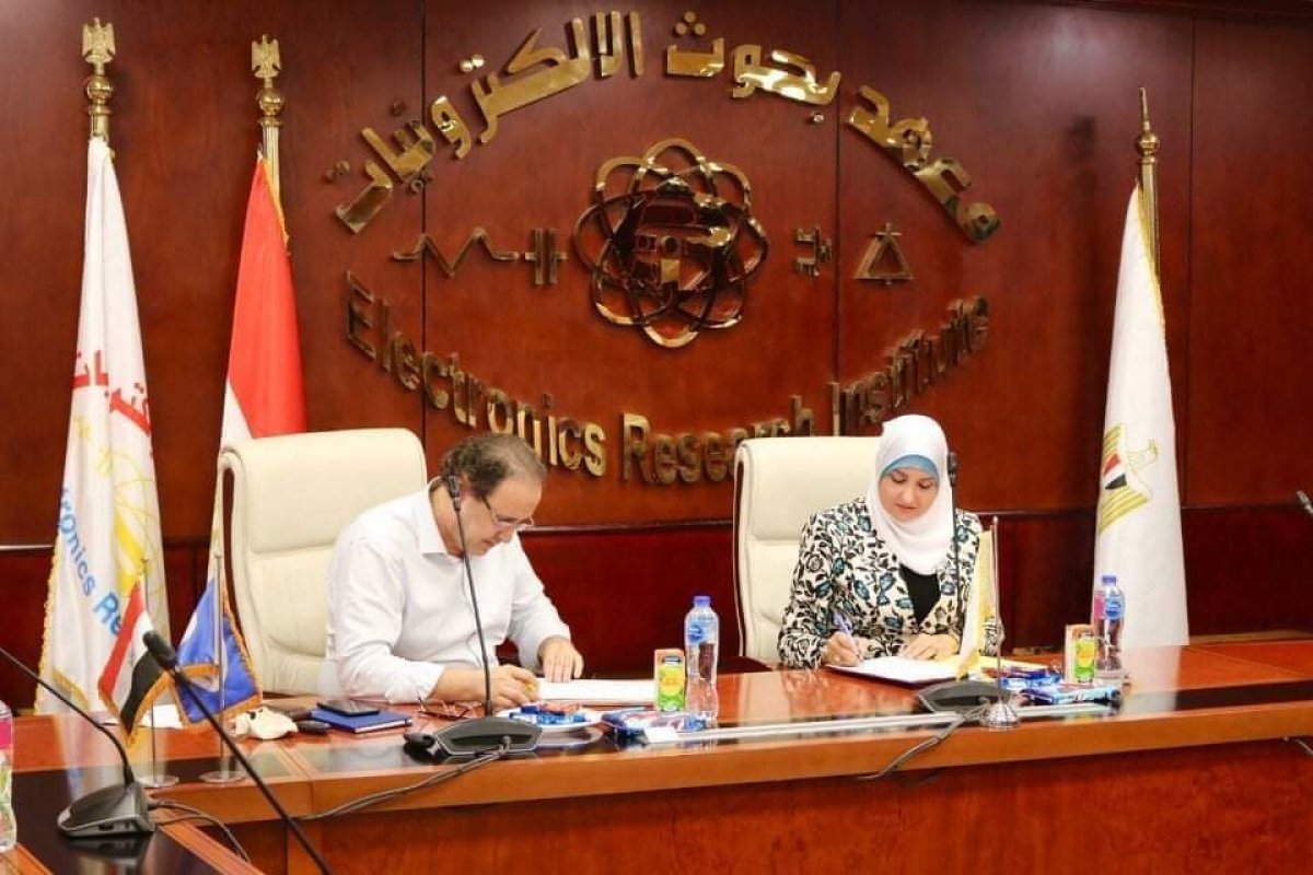 التعليم العالي والبحث العلمي: بروتوكول تعاون بين معهد بحوث الإلكترونيات وإحدى الشركات العاملة بالمنسوجات.