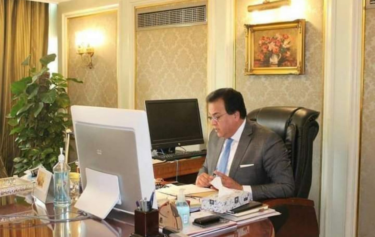 وزير التعليم العالي يستعرض تقريرًا حول أنشطة صندوق رعاية المبتكرين والنوابغ