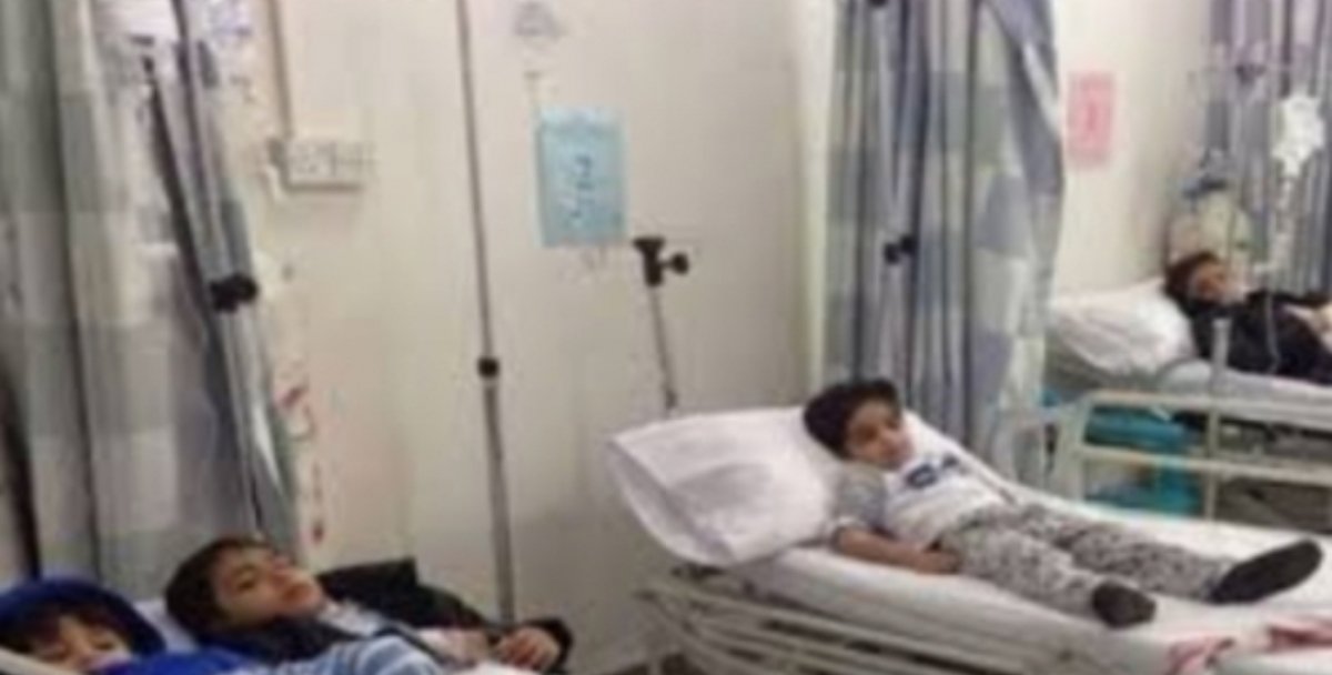 إصابة ٤ اطفال بتسمم بعد تناول وجبة الغذاء بقنا