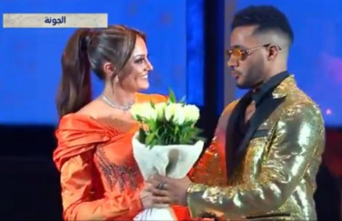 بشرى تنهي أزمتها مع محمد رمضان بباقة ورد 