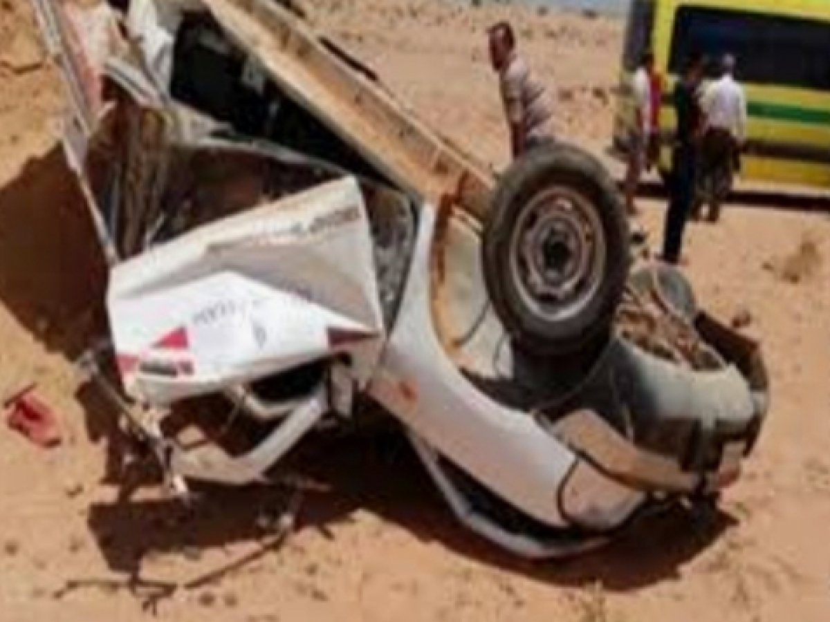 إصابة ٣ أشخاص بالطريق الصحراوي الغربي بأسوان - القاهرة 