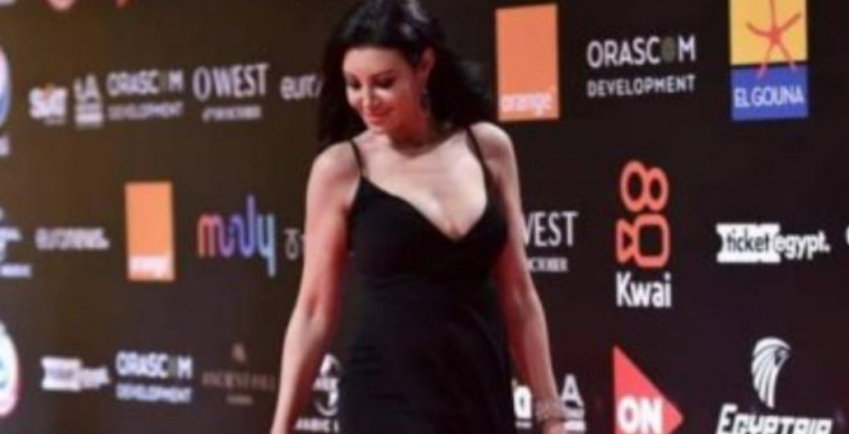 أروى جودة ترد علي المتنمرين عليها بظهور سلوليت بقدمها "مش فارق معايا"