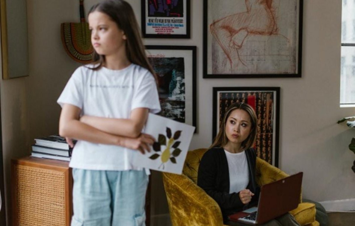 طرق بسيطة للموازنة في تعاملك مع طفلك