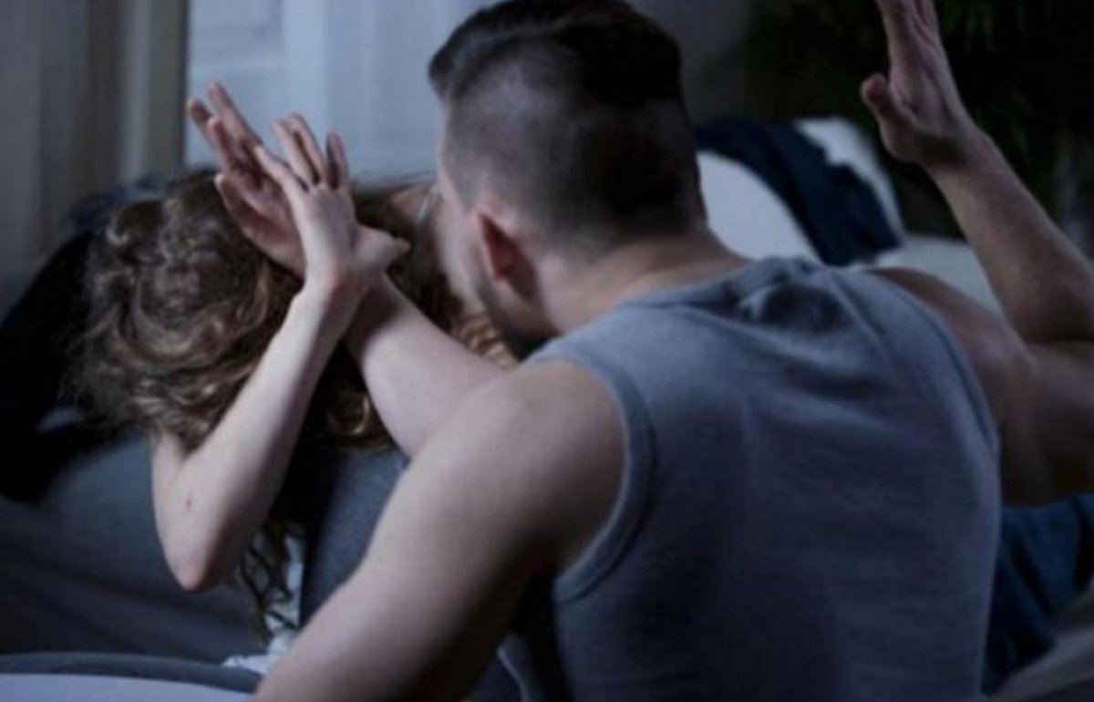 عامل يتعدي بالضرب علي زوجتة بالاسكندرية