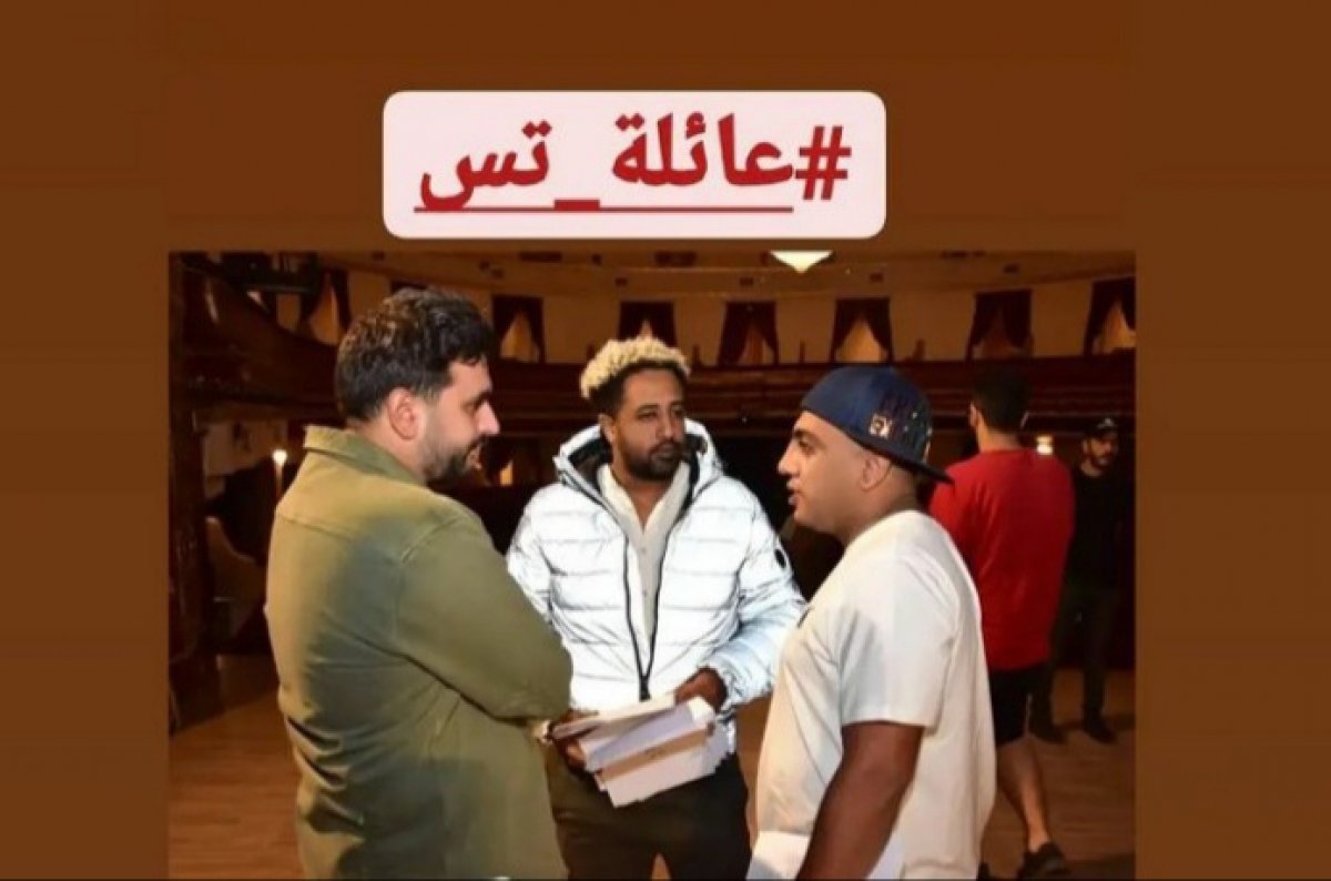 مصطفى خاطر يشارك جمهوره صورة من البروفات التحضيرية للعرض المسرحي "عائلة تس"