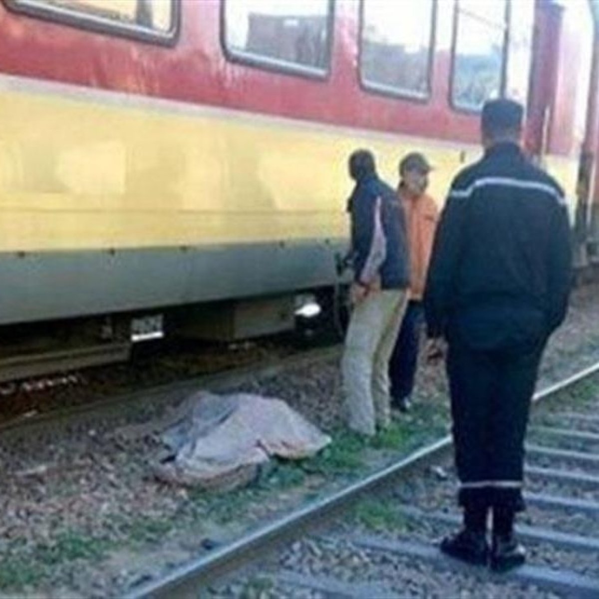 مصرع طفلة تبلغ عامين ونصف أثناء دهساً أسفل عجلات القطار.. اعرف التفاصيل