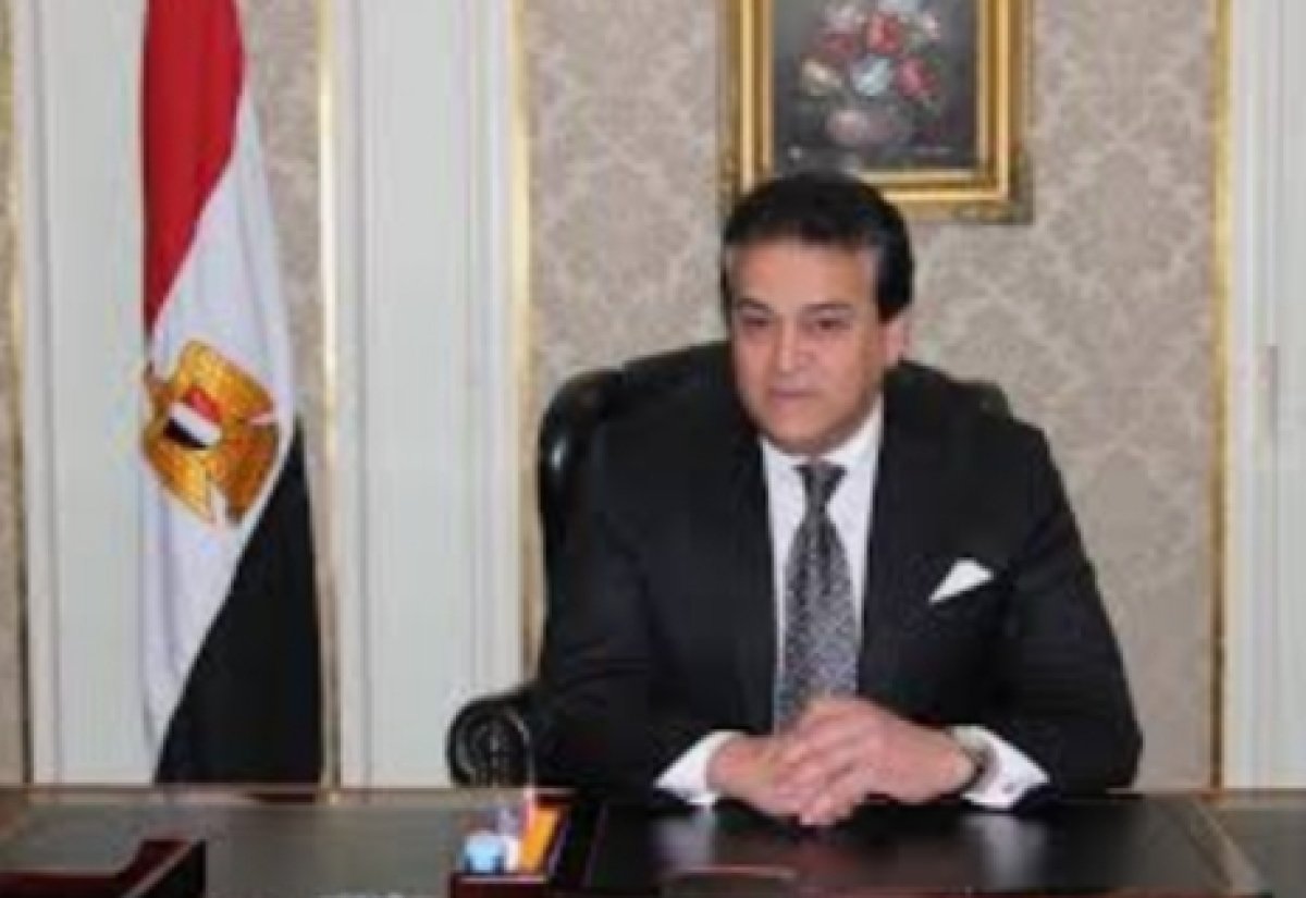 وزير التعليم العالي يجتمع بقيادات وزارة الصحة 