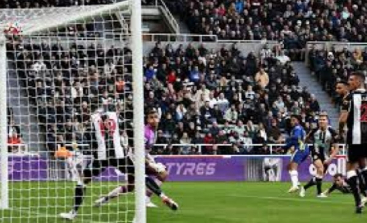 تشيلسي متصدر الدوري الإنجليزي بثلاثية نظيفة 