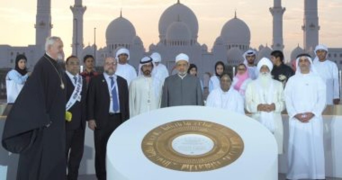 شيخ الأزهر وقيادات مسيحية ويهودية وبوذية يوقعون بيان أبوظبى لحماية الأطفال 