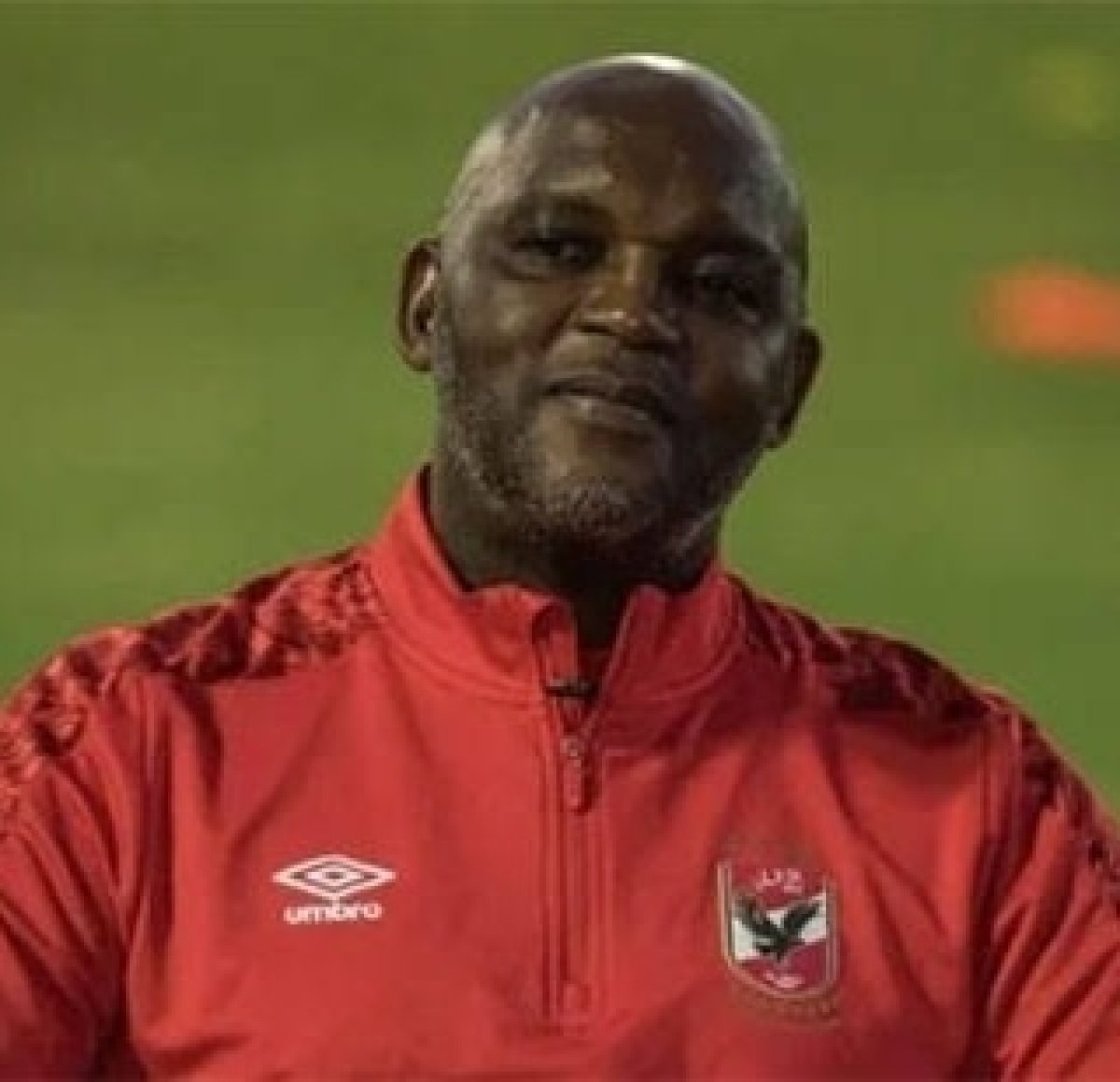 موسيماني يتعجب من سؤال أحد الصحفيين 