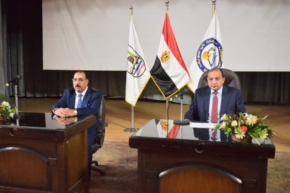 بمشاركة 300 طالب رئيس جامعة بني سويف يفتتح فعاليات دورة إعداد القيادات الطلابية