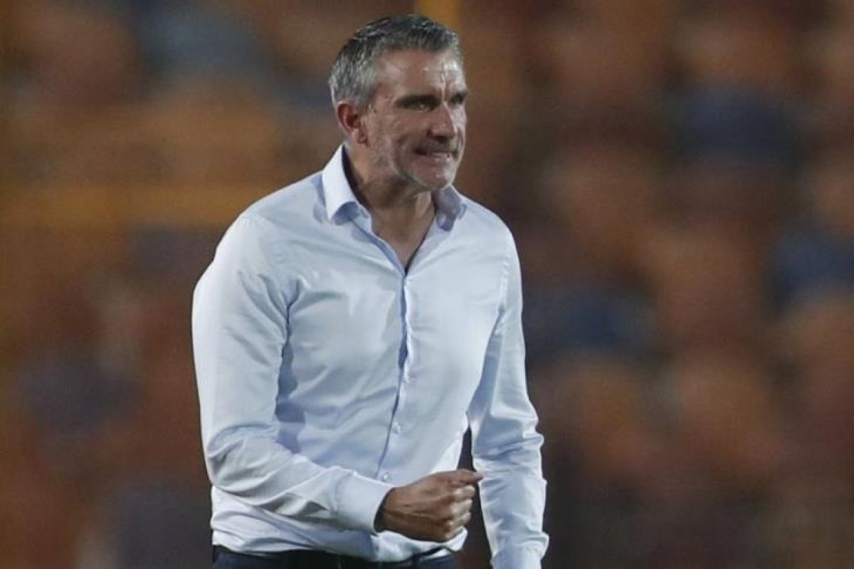 كارتيون يغادر إستاد القاهرة ويرفض حضور المؤتمر الصحفي بعد اقتناص الأهلي الخماسية