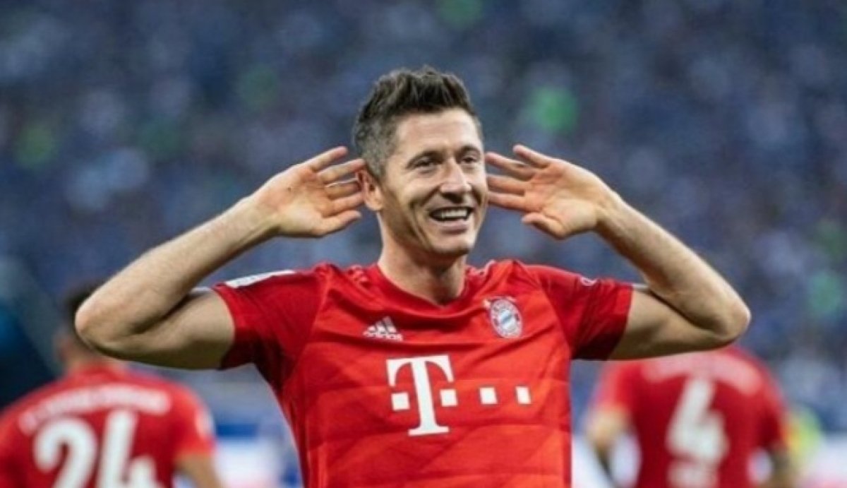 ليفاندوفسكي يتفوق على كرستيانو ويحصد لقب أفضل لاعب بالجولة الرابعة لدوري أبطال أوروبا