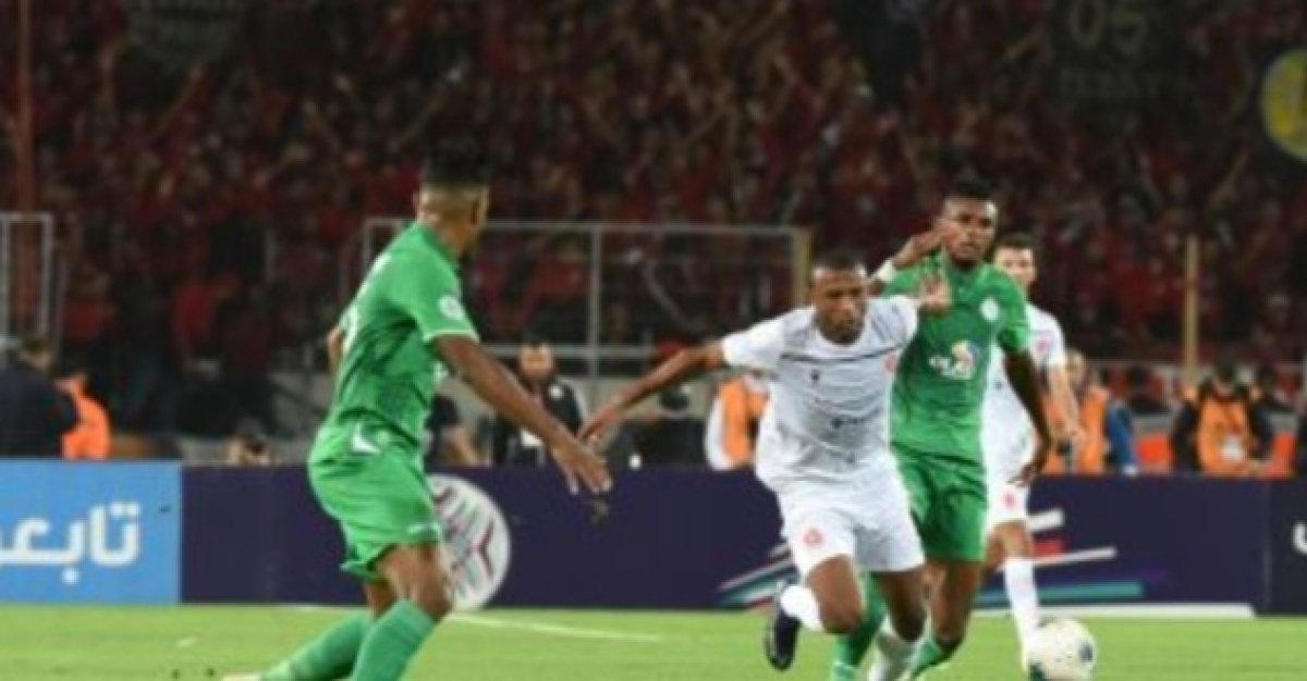 انتهاء المباراة بين الوداد المغربي والرجاء بالتعادل الإيجابي 