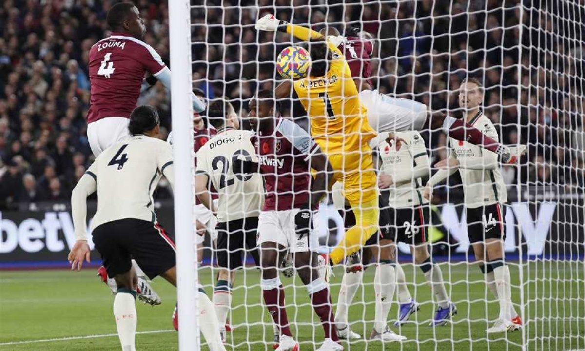 بعد تحقيقه الهزيمة الأولى، ويست هام يحصد الفوز على ليفربول