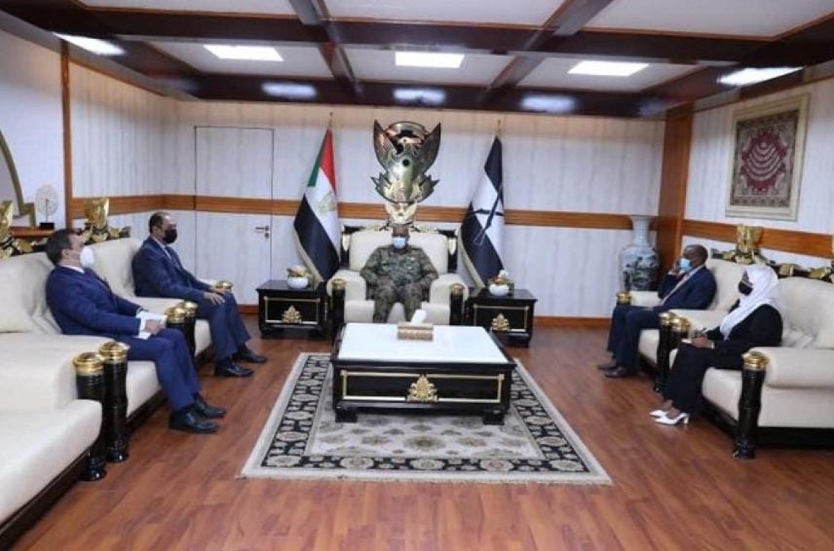 أمين جامعة الدول في زيارة إلى الخرطوم