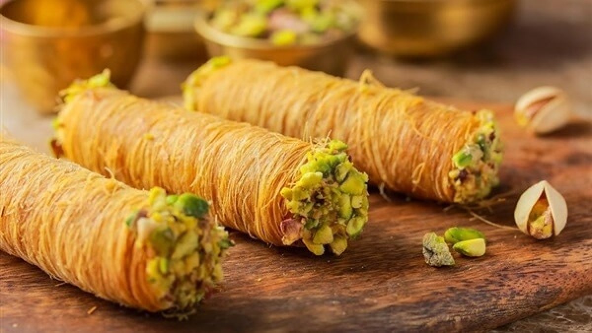 بخطوات بسيطة تعرفي على خطوات تحضير الكنافة الملفوفة بالموز