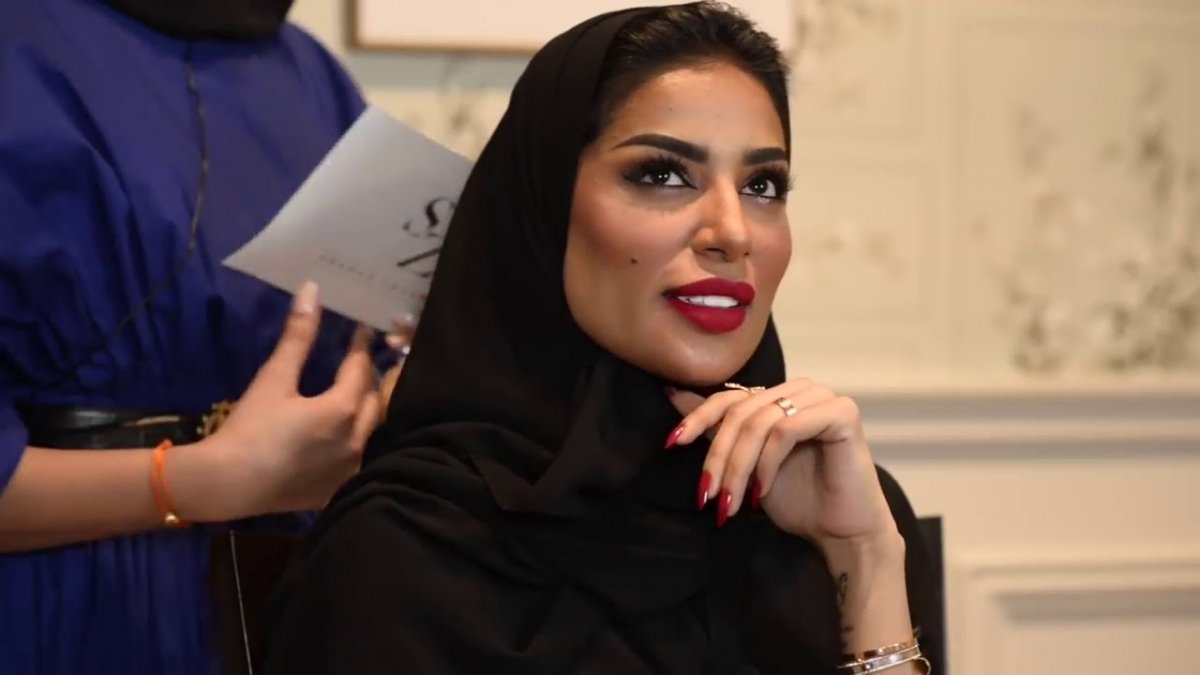 "الأنصاري" توقع كتابها "في حياتي تعلمت" بالجناح السعودي