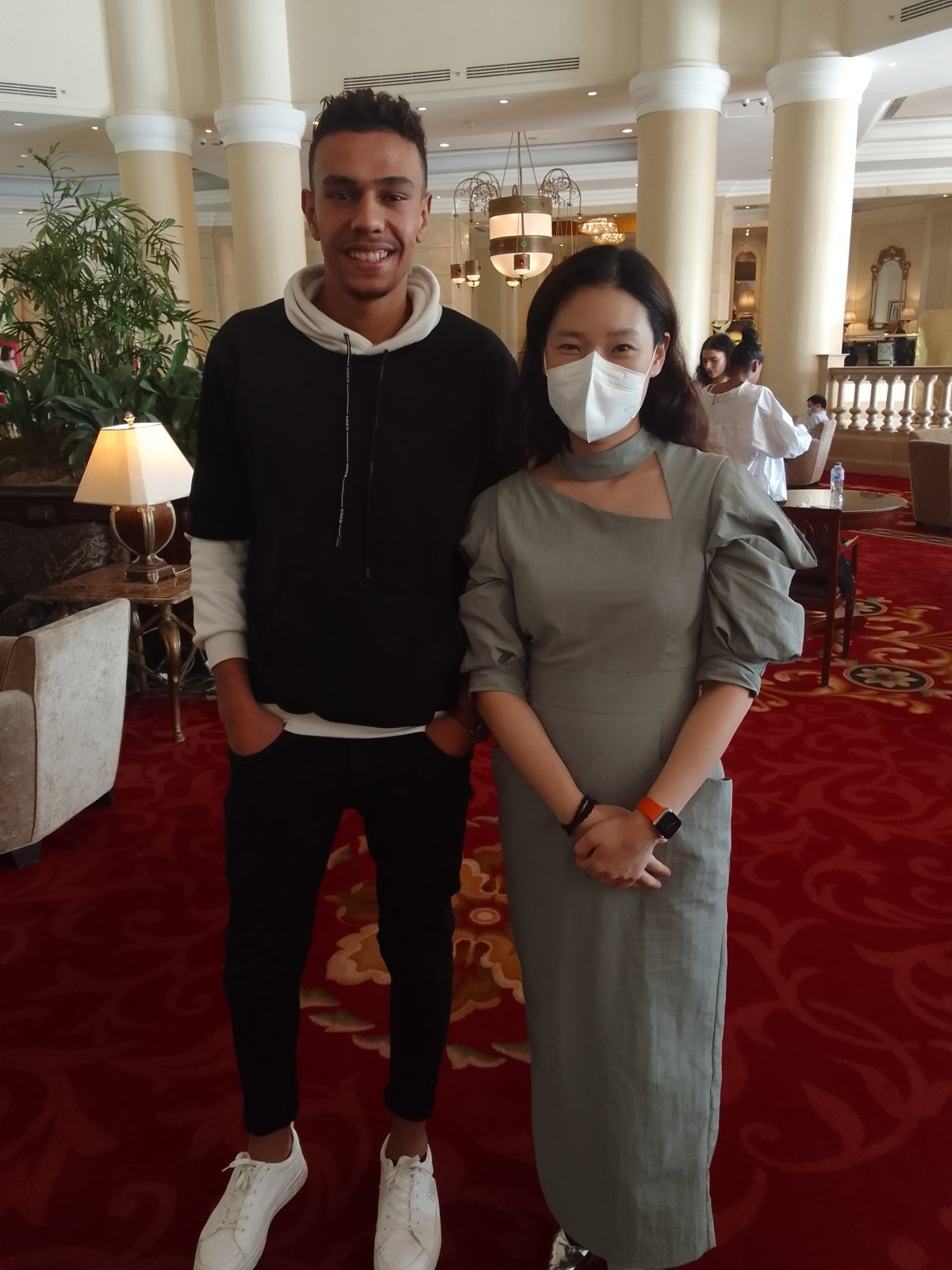 شاب مصرى  يتعاقد على حملة دعائية لكوريا الجنوبية 