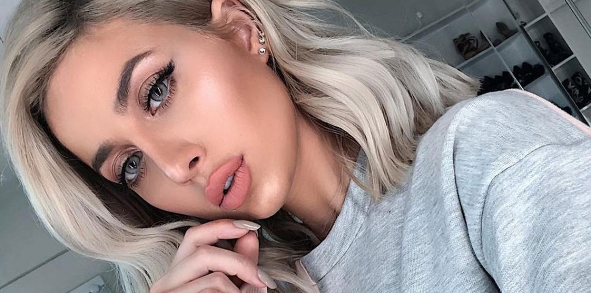 خرجت نجمة مواقع التواصل الاجتماعي المودل السعودية الشهيرة بـ”مودل روز” في مقطع موثق عبر “سناب شات”