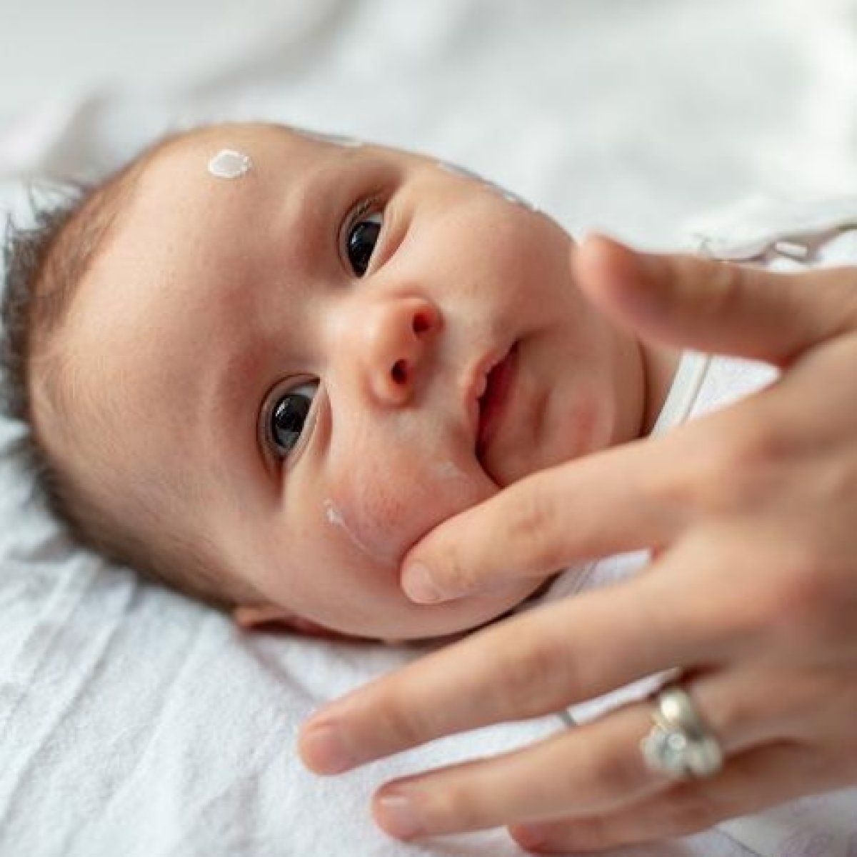 لك وصفات طبيعية بالمنزل لعلاج تهيج بشرة الأطفال 