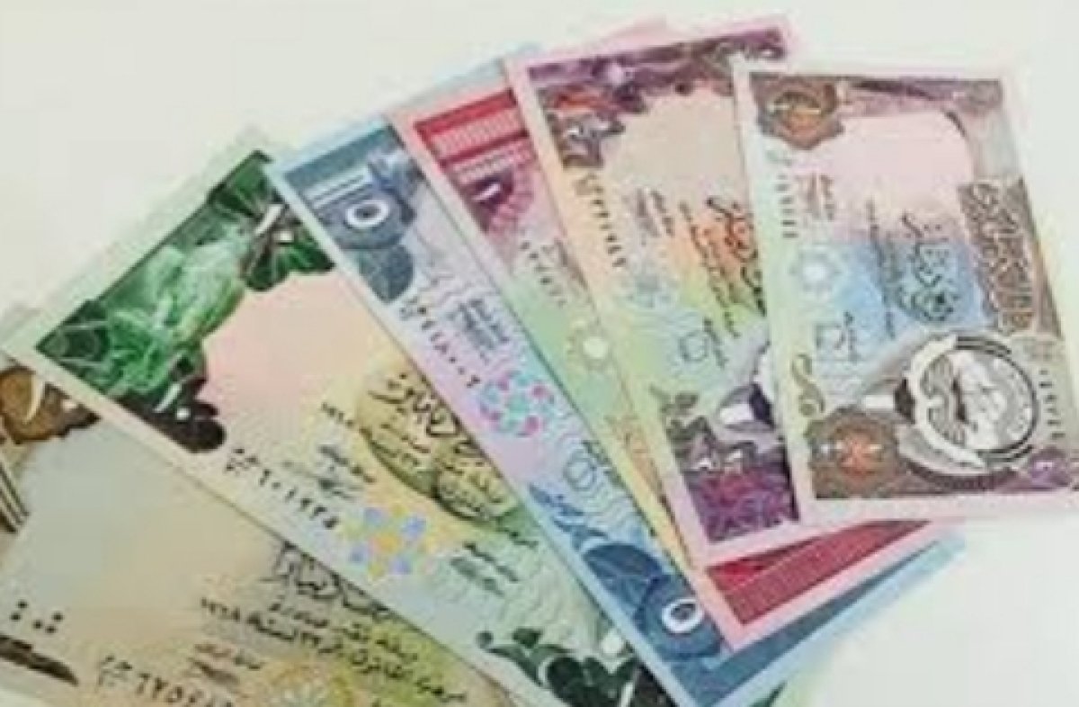 تباين سعر الدينار الكويتي في البنوك المصرية