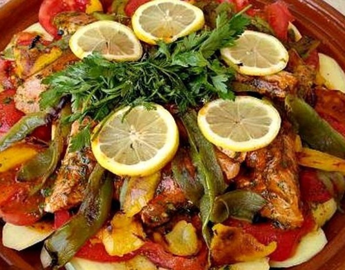 تعرفي على طريقة تحضير طاجن السمك بالفرن للرجيم