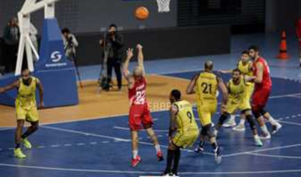 المارد الأحمر يهزم الجزيرة و يحتل الصدارة في دوري السوبر السلة رجال 