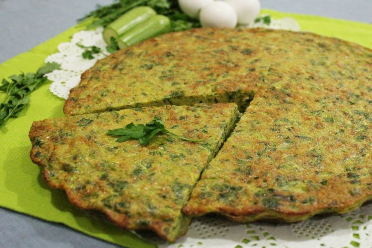 بطريقة جديدة، لك طريقة تحضير عجة الكوسة بالمنزل