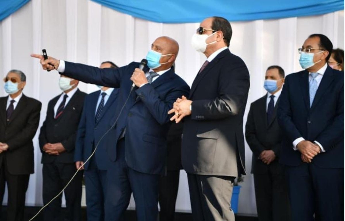 السيسي يحاور مقاولين الصعيد على الهواء مباشره