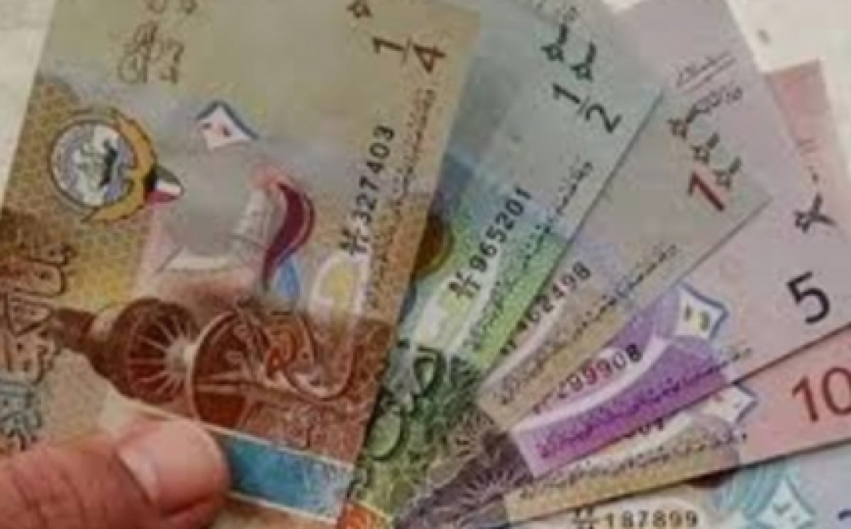 تباين سعر الدينار الكويتي في البنوك المصرية اليوم 