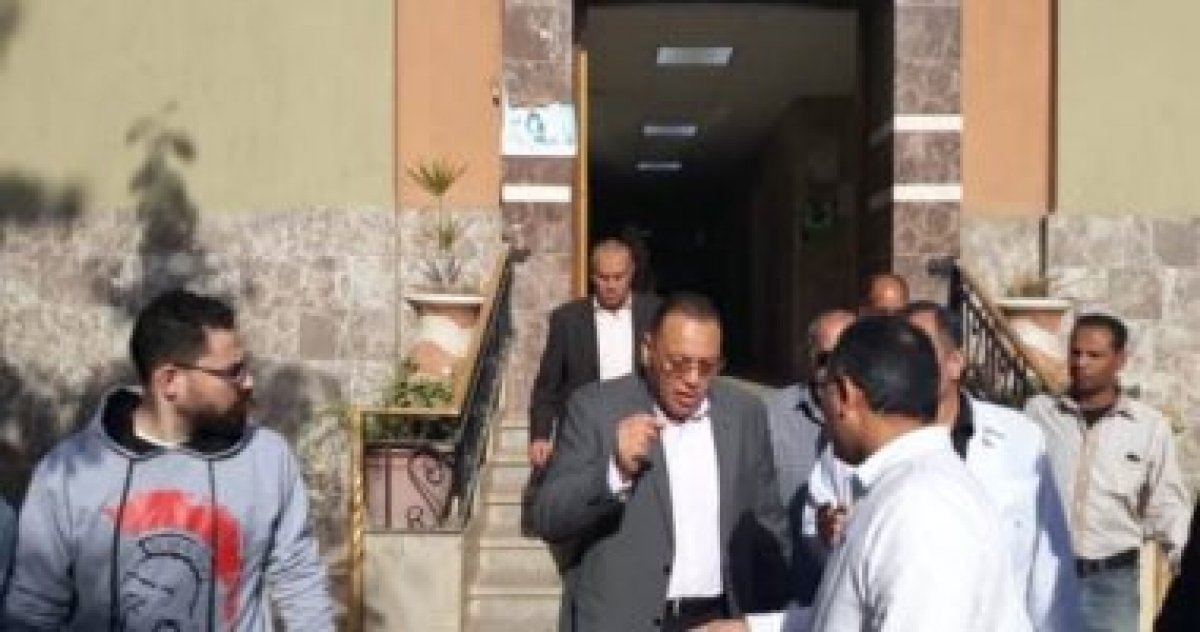 محافظ الشرقيه يتفقد منطقة الفدان في منيا القمح ويأمر برفع القمامة 