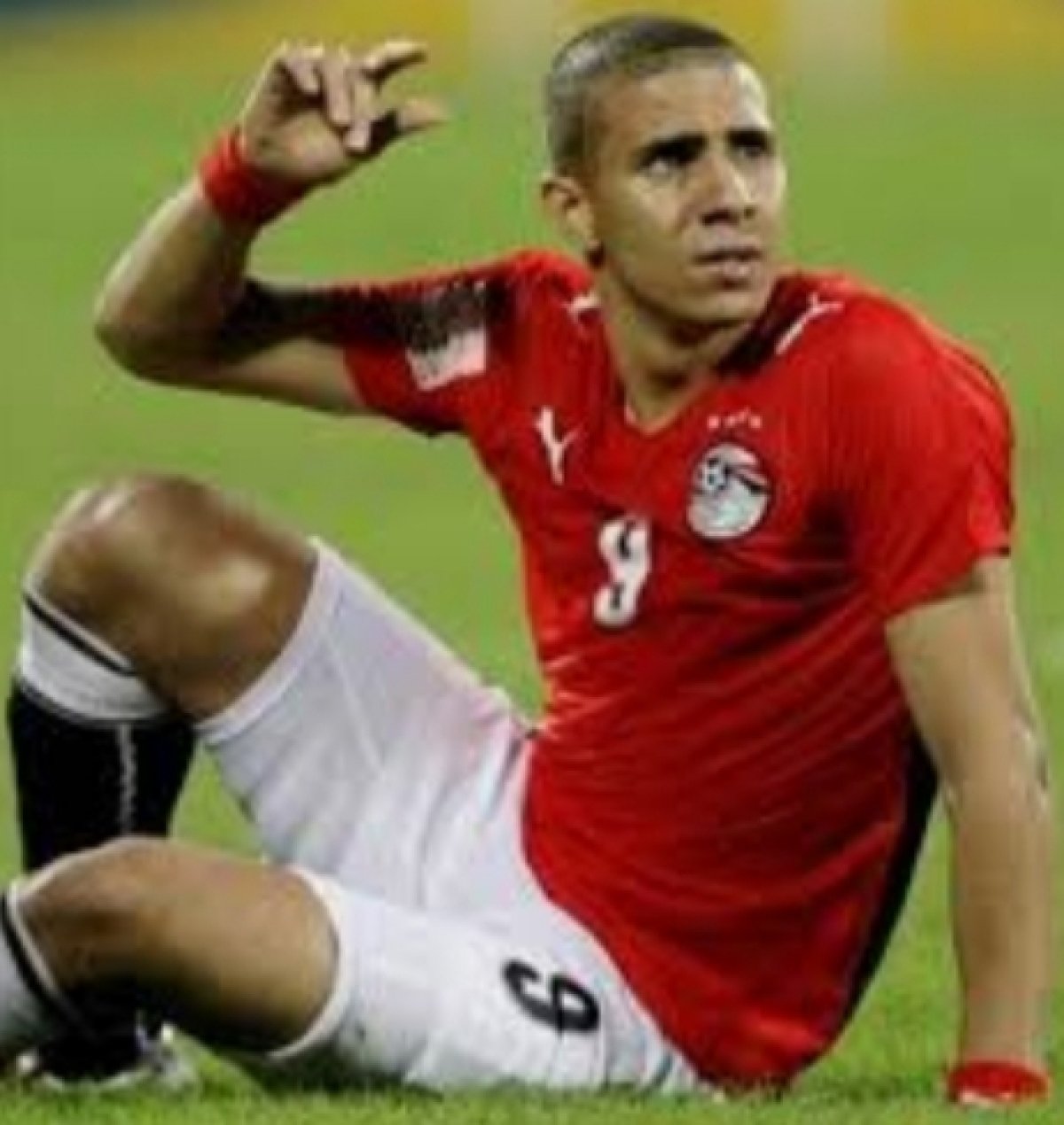 وفاة والد نجم منتخب الفراعنة السابق 