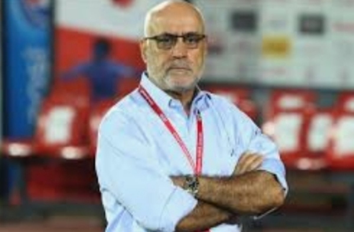 إصابة المدير الفني لاتحاد الكرة بفيروس كورونا 