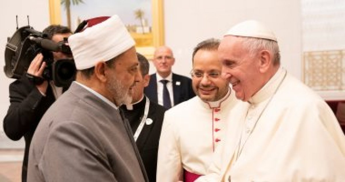 وصل الإمام الأكبر الدكتور أحمد الطيب شيخ الأزهر الشريف منذ قليل، لمقر انعقاد المؤتمر العالمى للأخوة الإنسانية بأبو ظبى