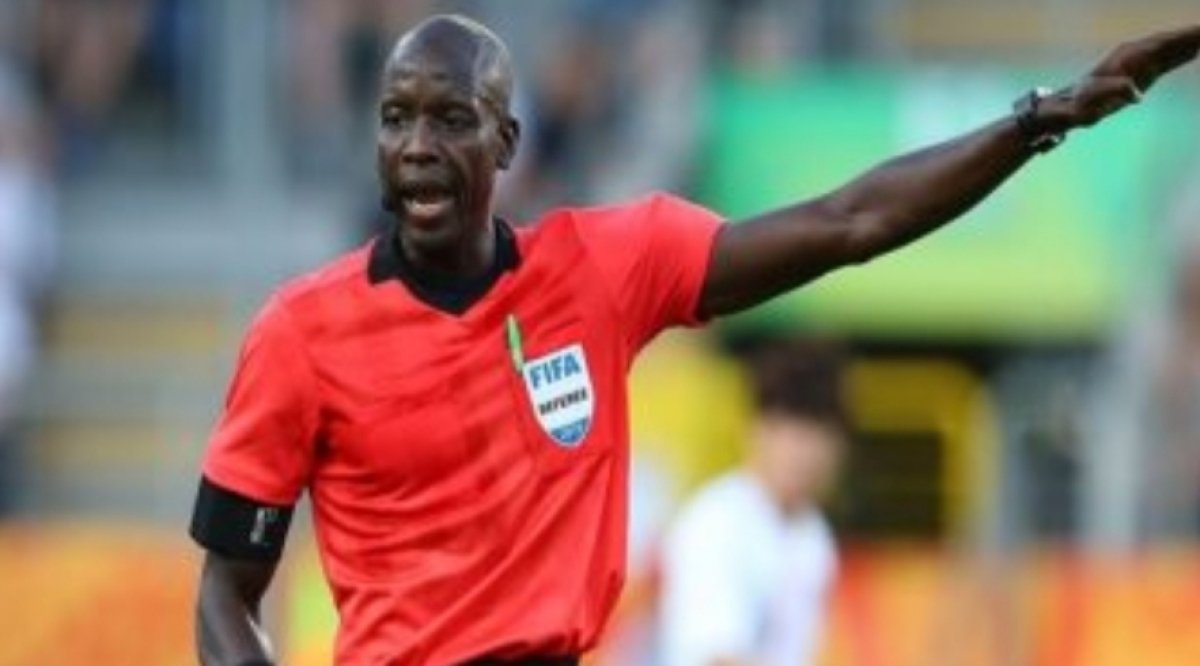 الإتحاد الأفريقي لكرة القدم يعلن عن حكم مباراة الفراعنة و أسود الأطلس 