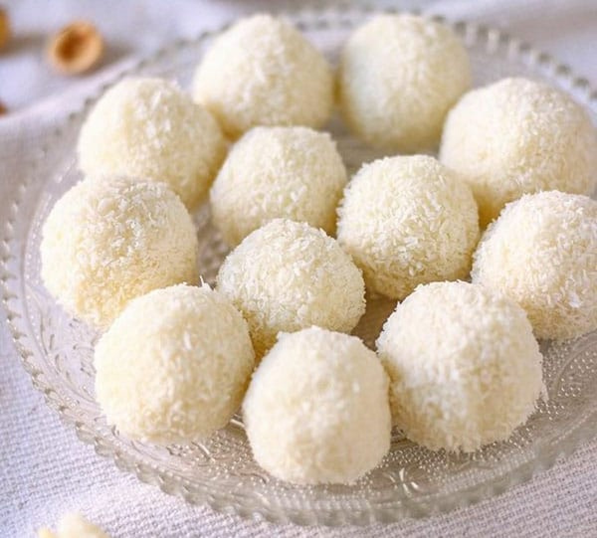 بخطوات سهلة وبسيطة، طريقة تحضير حلوى كرات جوز الهند لأطفالك