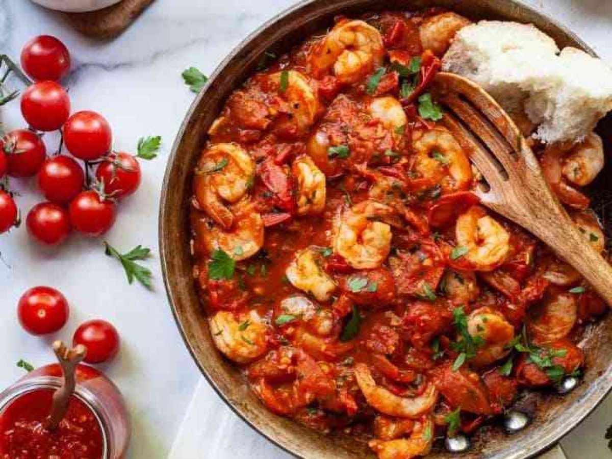 بخطوات سهلة وبسيطة، لك طريقة تحضير الجمبري الاسكندراني