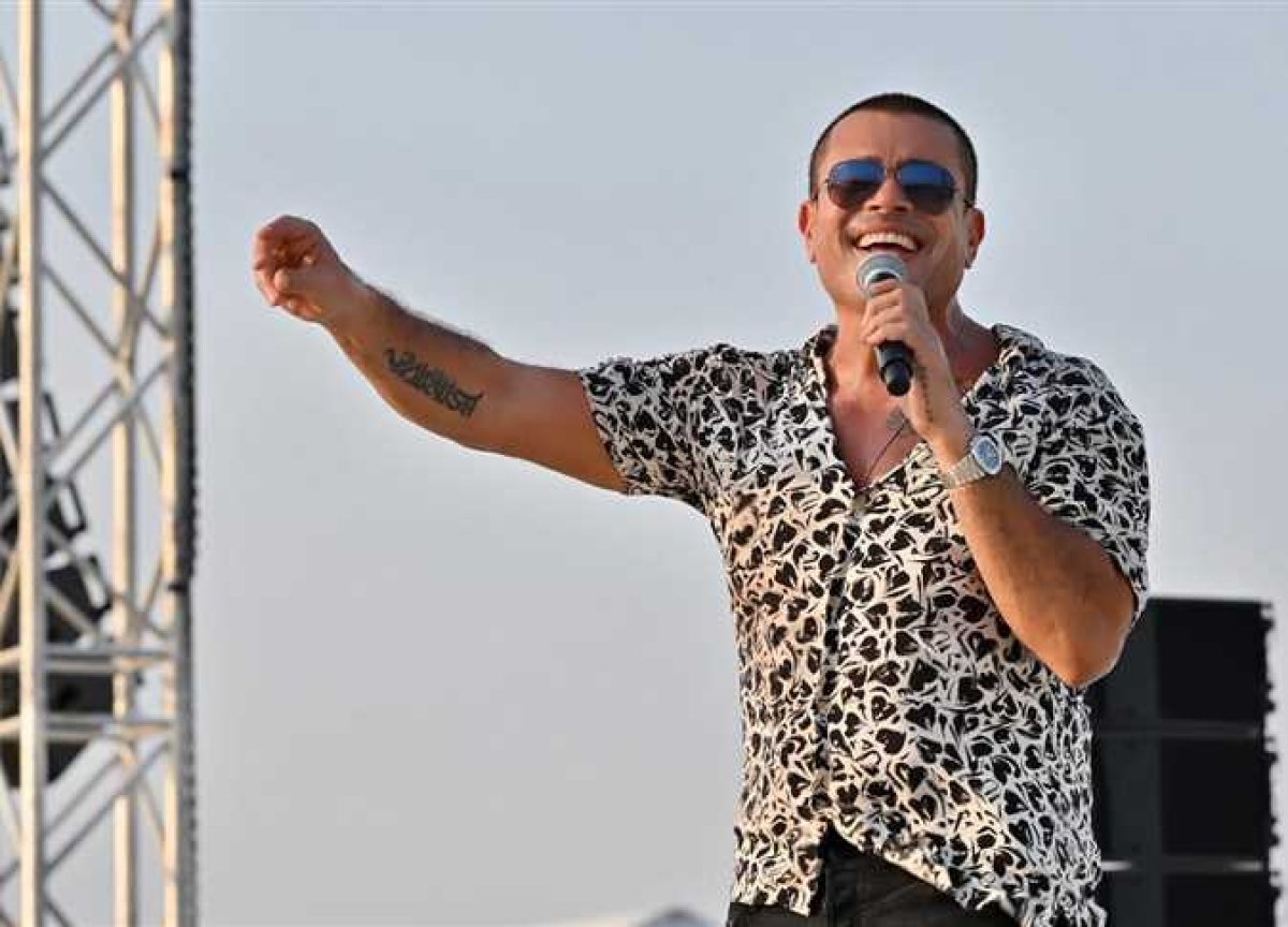 اختفاء جميع البومات عمرو دياب على موقع "يوتيوب" .. اعرف التفاصيل