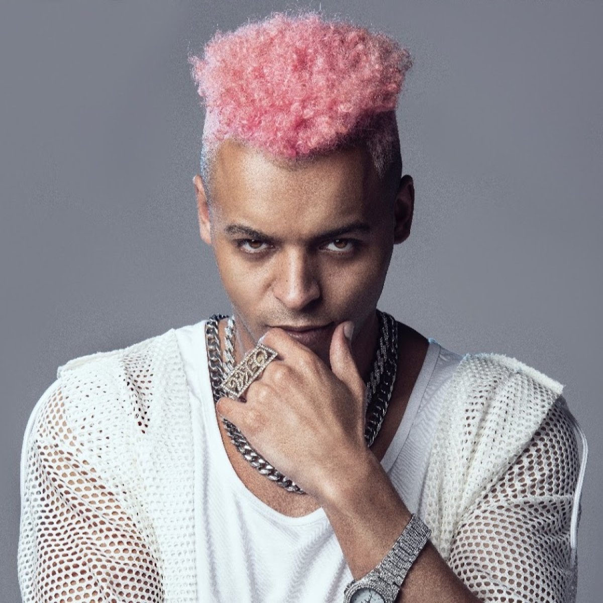 أوكا يطرح أحدث أغانيه بعنوان "أهو"