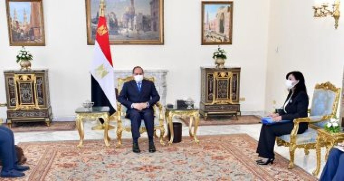 الرئيس السيسي يؤكد متابعته للأعمال الأدبية للكاتبة سماح أبو بكر عزت