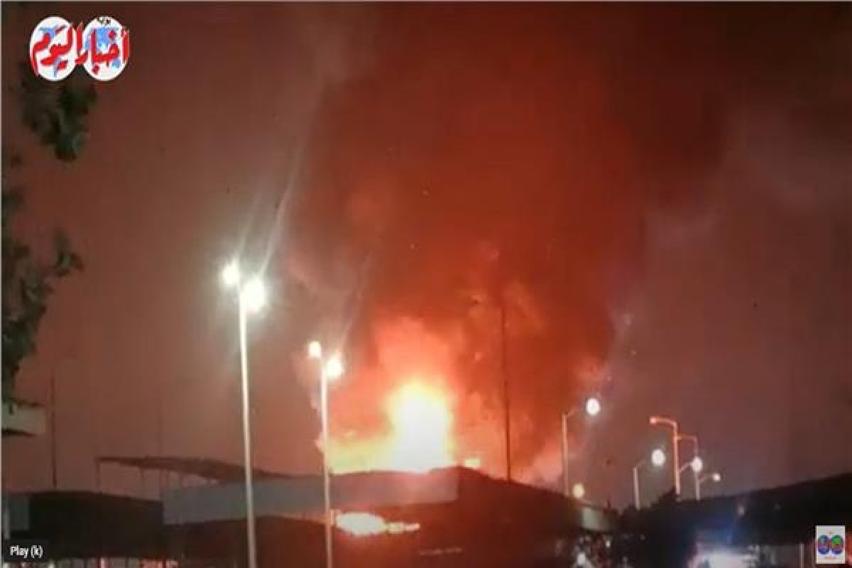 السيطرة على حريق داخل سوق الجملة بأكتوبر
