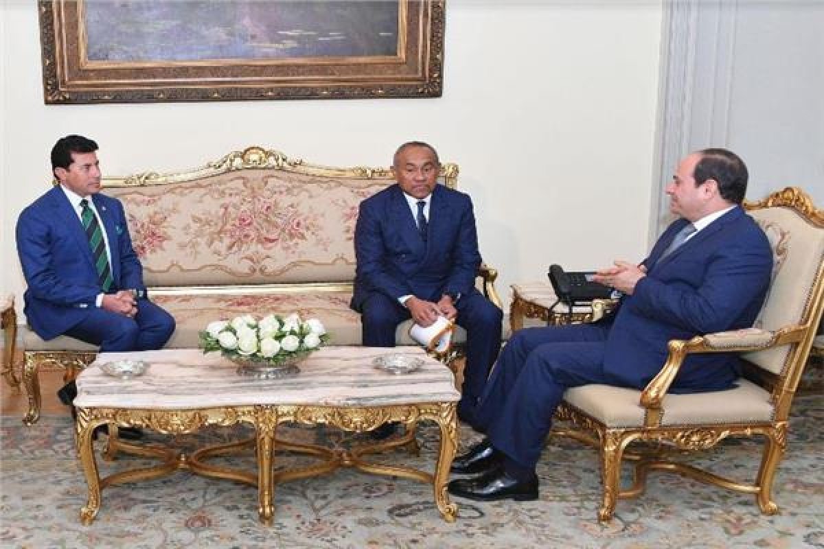 استقبل اليوم الرئيس عبد الفتاح السيسي، أحمد أحمد رئيس الاتحاد الأفريقي لكرة القدم "كاف"