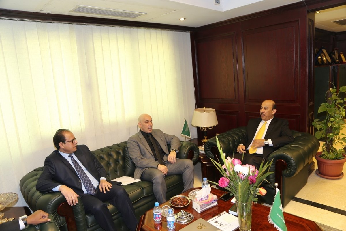 مدير مكتب التوظيف يزور الملحقية الثقافية السعودية