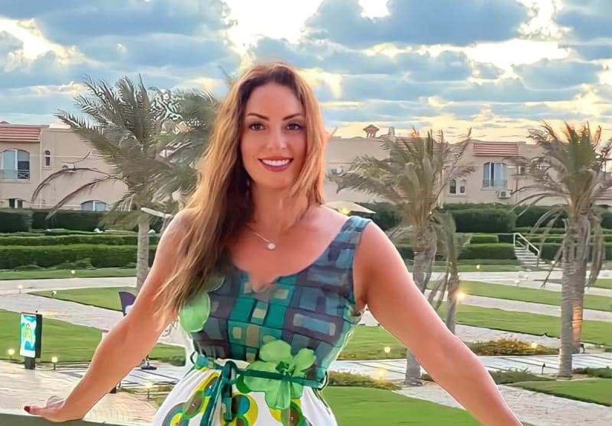 نرمين الفقي برفقة عائلتها