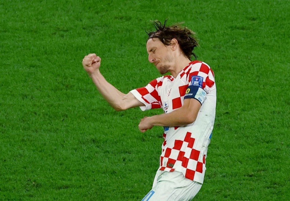 خروج راقصي «السامبا» يُشعل المونديال