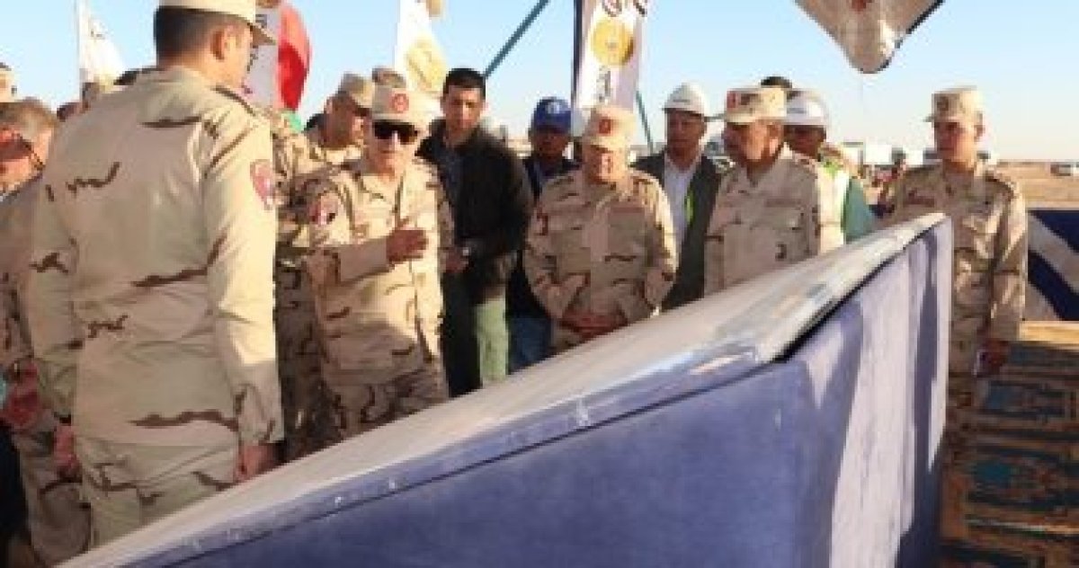 الفريق أسامة عسكر يتفقد مشروع استصلاح وزراعة الأراضى الصحراوية بتوشكى